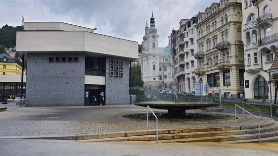 pokamenělá růže Vřídelní kolonáda